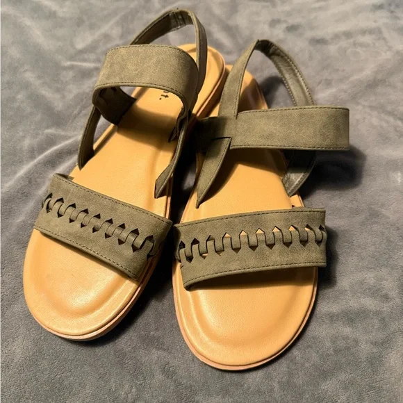 OLIVE GREEN Strappy Comfort Sandals - Size 8.5 - Picture 3 of 15
